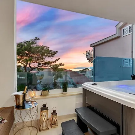 The Goldenhour Макарська