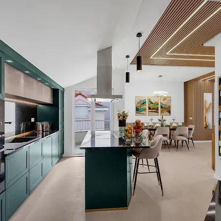 The Goldenhour Макарська