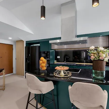 The Goldenhour Макарська