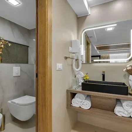 The Goldenhour Апартаменти