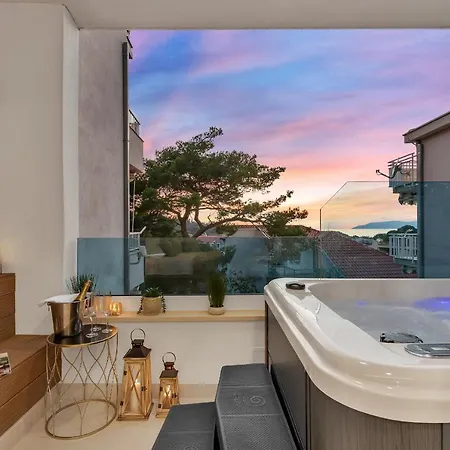 Апартаменти The Goldenhour Макарська