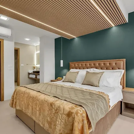 The Goldenhour Апартаменти *