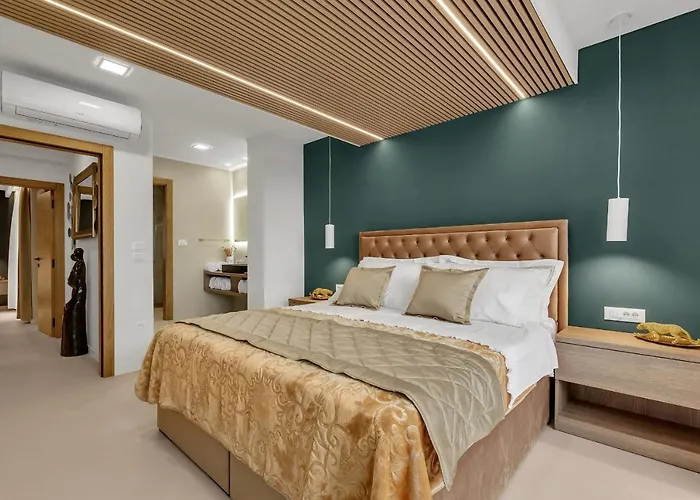 The Goldenhour Apartment *